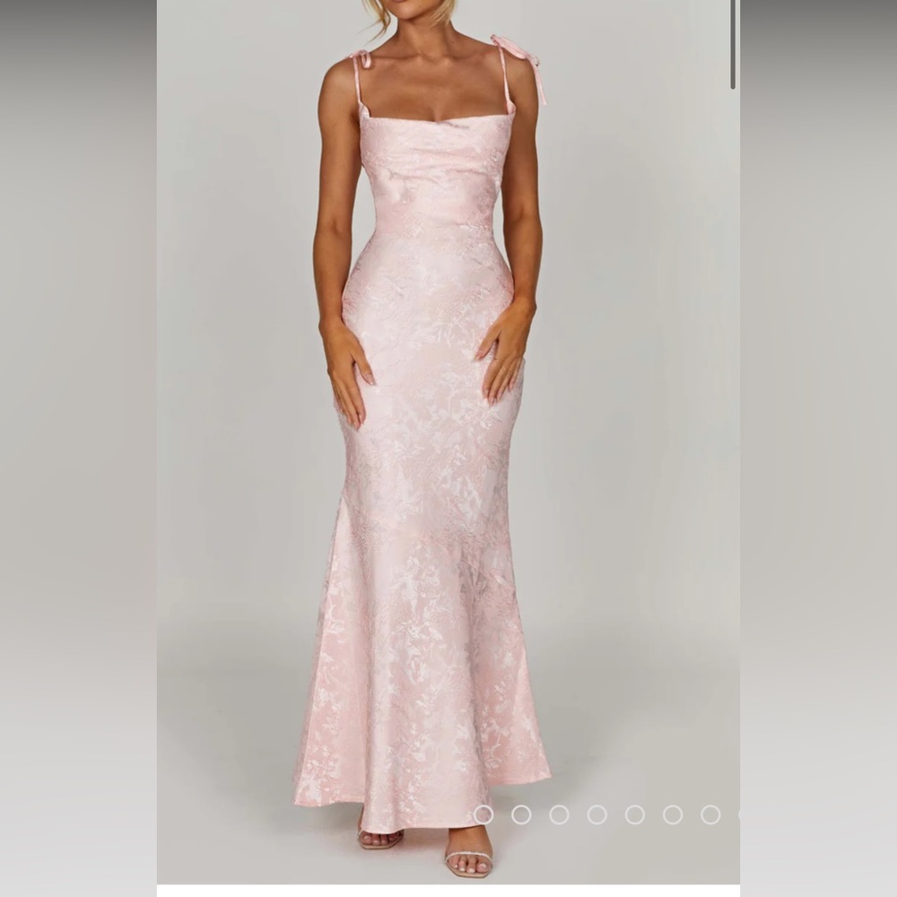 Selling this STUNNING dress! New with tags. Size XS. BABYBOO Fashion.